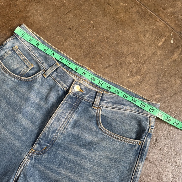 120$ Cos 32 X 32 Relaxed Mid Rise Straight Leg - Picture 6 of 11